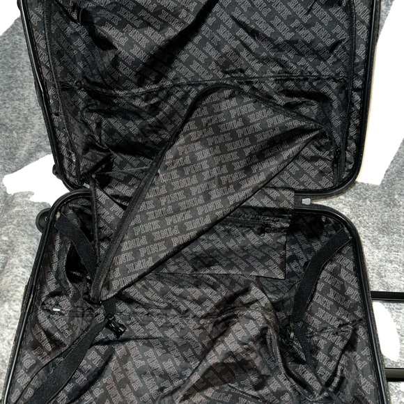 VS PINK RARE HTF 2018 HARD PLASTIC SHELL BLACK/WHITE LOGO ROLLING SUITCASE. - Picture 13 of 16